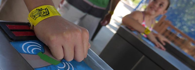 vong-tay-rfid-uhf-cho-resort